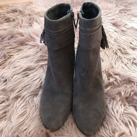 Gray Bandolino suede booties with tassel - Picture 3 of 4